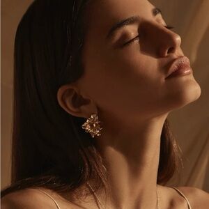 NWT Amber Sceats Reese 24k gold plated statement stud earrings